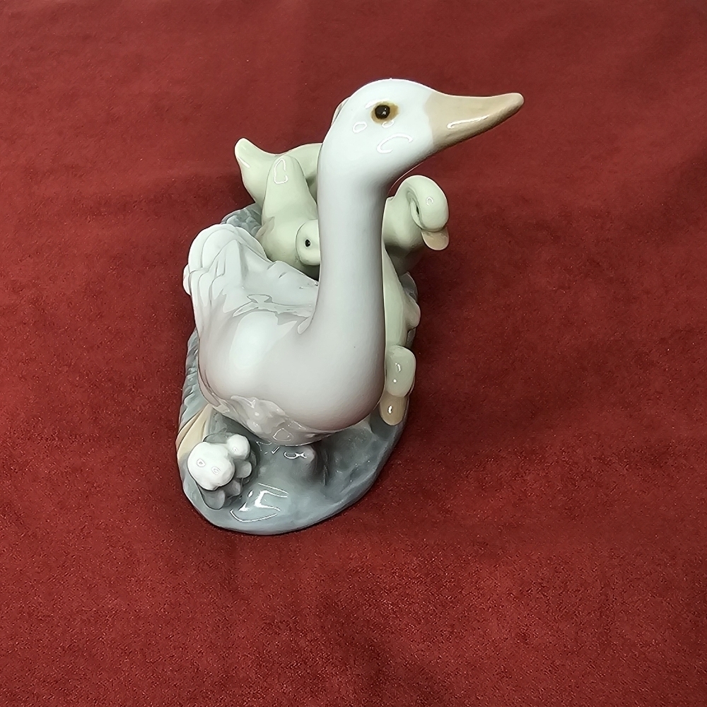 LLADRÓ “Little Ducks After Mother” EUC - Picture 4 of 12